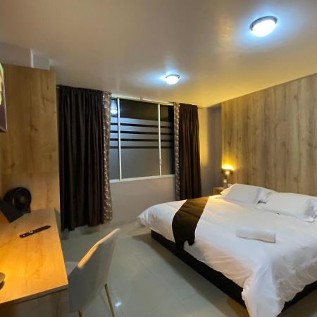 Hotel Wampushkar Zamora Екстер'єр фото