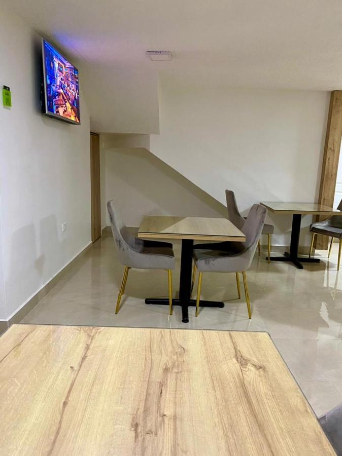 Hotel Wampushkar Zamora Екстер'єр фото